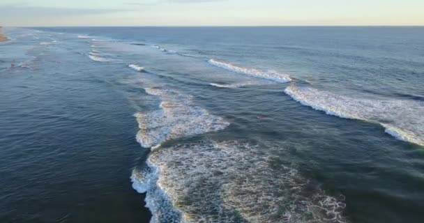 Riprese di onde in mare scattate con un drone, Bonfil Beach ad Acapulco — Video Stock