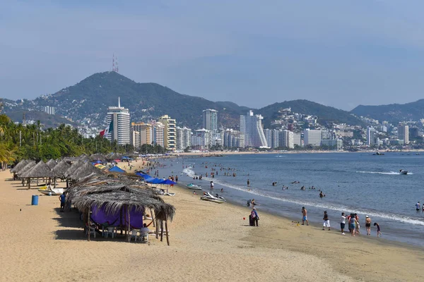 Terrestrisch uitzicht op het strand van Tamarindos in Acapulco — Stockfoto