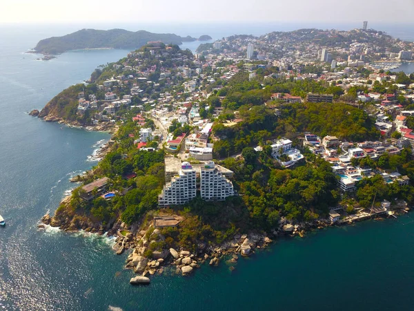 Una vista panorámica de la península desde las playas de Acapulco —  Fotos de Stock