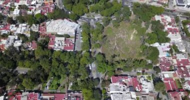 Guadalajara 'daki Chapalita kavşağına hava manzarasından gir.