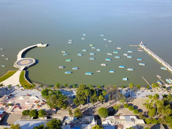 Veduta aerea del lungomare Chapala vista dalla città — Foto Stock