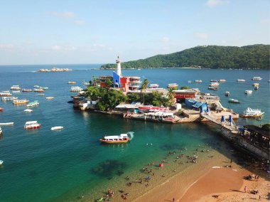 Caleta sahilindeki eski büyülü deniz dünyasının havadan görünüşü
