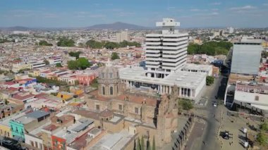 Guadalupeand Leydisi Santuario de Shrine 'ın Guadalajara Jalisco' daki geniş panoramik yörünge görüntüsü.