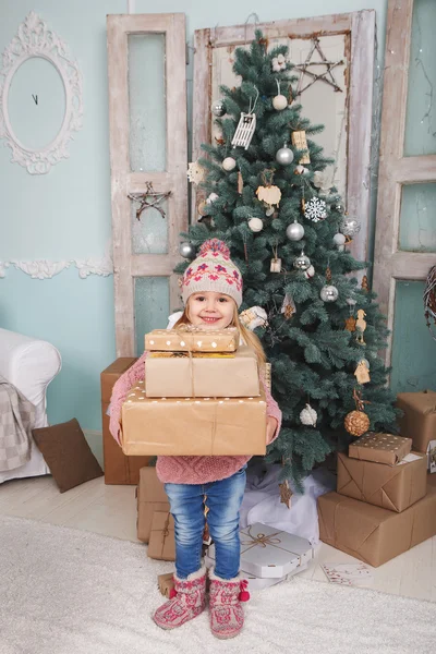 Little girl with gifts — Stock Photo, Image
