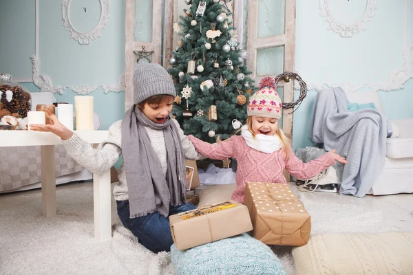 Los niños son regalos felices — Foto de Stock