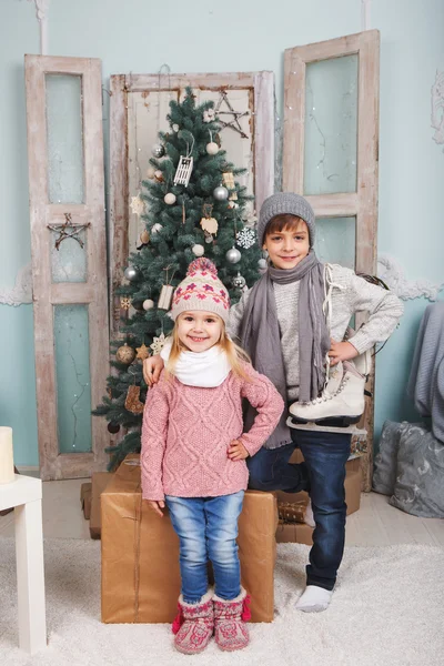 Дети и новогоднее настроение — стоковое фото