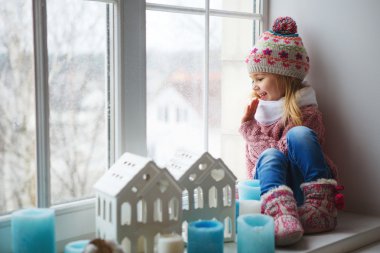 Komik küçük bir gülücük ver