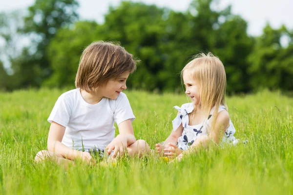 Amar a los niños — Foto de Stock