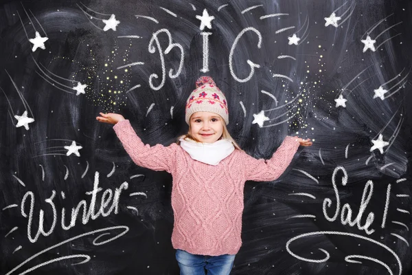 Girl advertises big winter sale — Stock Photo, Image