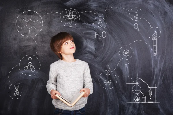 El chico estudió química. — Foto de Stock