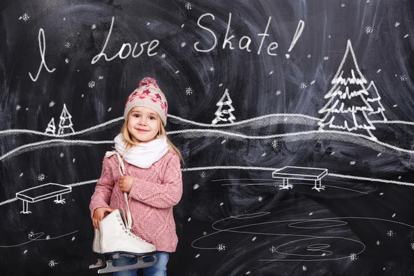 A menina está pronta para patinar em uma pista de patinação — Fotografia de Stock