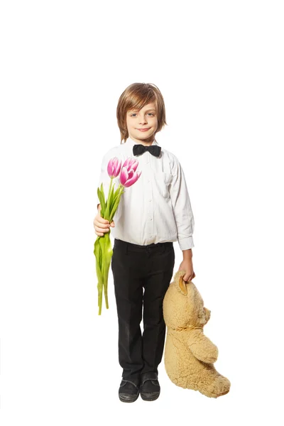 Jongen met bloemen en teddy bear — Stockfoto