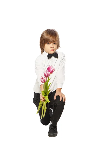 Blumen als Geschenk eines Jungen — Stockfoto