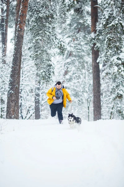 Man and dog run — Stock Photo, Image