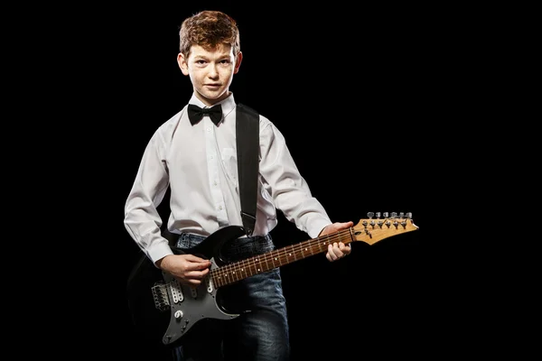 Niño con guitarra eléctrica — Foto de Stock