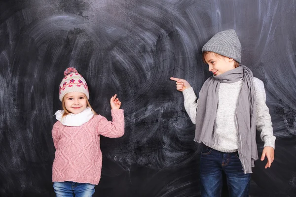 Lindos niños en el fondo — Foto de Stock