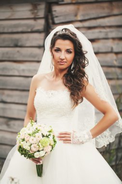 kadın bir buket ile