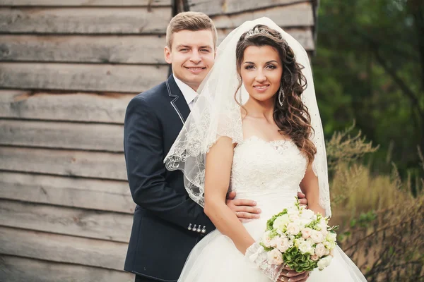 Beautiful couple near the house — Stock Photo, Image