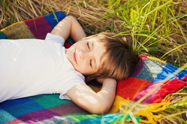 Dulce sueño de un niño pequeño — Foto de Stock