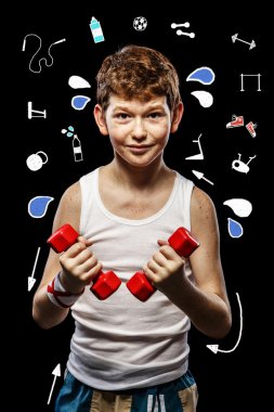 Kızıl saçlı dumbbells ile