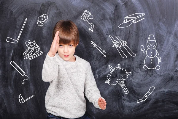 Pequeño niño esperando invierno —  Fotos de Stock