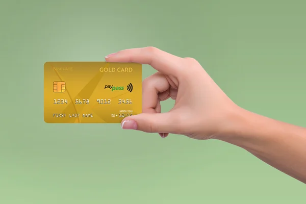 Gold Kreditkarte in der Hand der Frau Stockbild