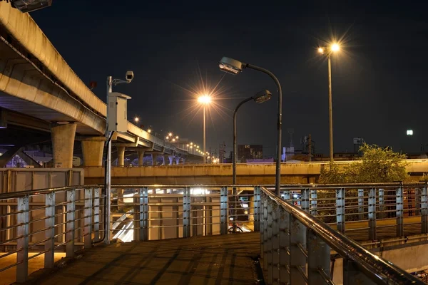 Çevre yolu köprü güvenlik kameraları altında geçiş