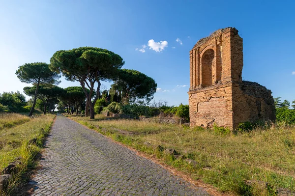 Ziegelsteingrab Der Appia Antica Rom Fotografiert Einem Sommertag Blauer Himmel — Stockfoto