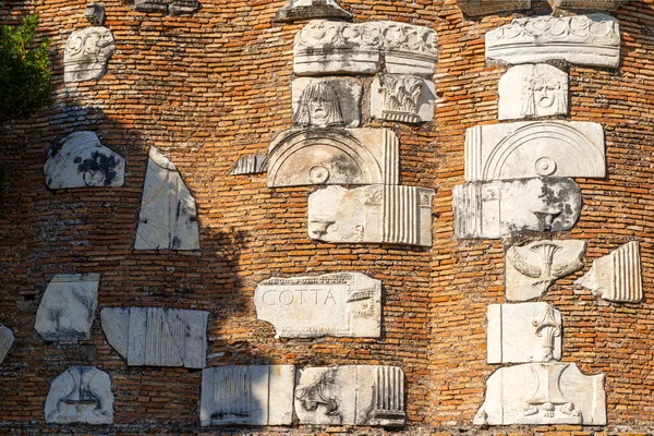 Λεπτομέρεια Από Τούβλο Μαυσωλείο Του Casal Rotondo Appia Antica Ανάγλυφες — Φωτογραφία Αρχείου