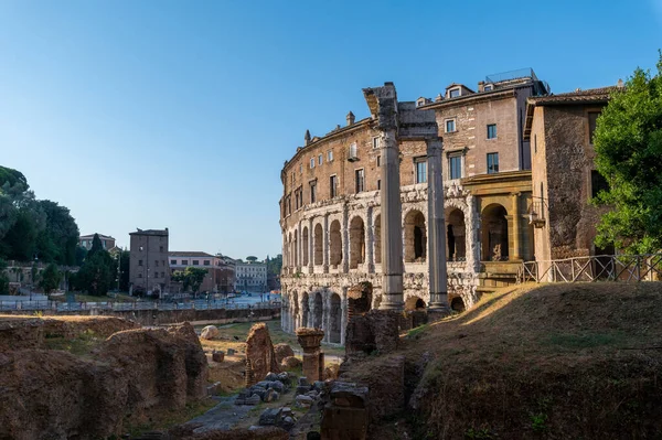 Uitzicht Het Teatro Marcello Met Overblijfselen Van Tempel Van Apollo — Stockfoto