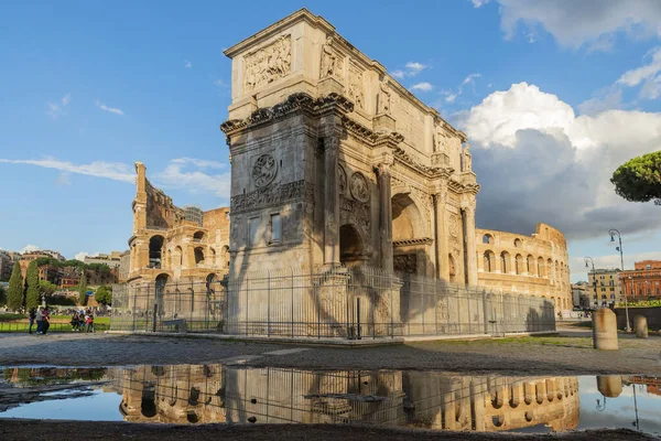 Arch Constantine Nära Colosseum Och Bågen Titus Fotograferad Efter Stormen — Stockfoto