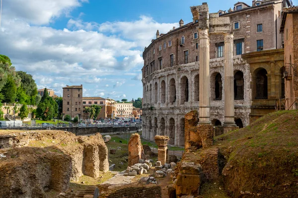 Panorama Teatro Marcello Med Resterna Templet Apollo Sosiano Mellan Tiberfloden — Stockfoto