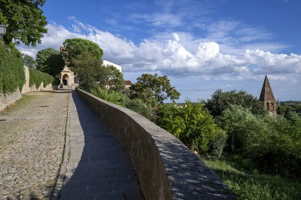 Pueblo Medieval Monselice Caminar Hacia Santuario Las Iglesias Día Con —  Fotos de Stock