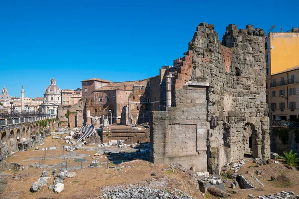 Ruinerna Forum Augustus Suburra Dei Foro Imperiali Solig Dag Blå — Stockfoto