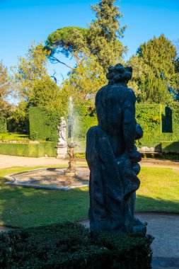 Villa Barbarigo Valsanzibio Padua Galzignano Terme. 17. yüzyılın anıtsal bahçesinin ayrıntıları, fıskiyeler, heykeller, anıtsal ağaçlar ve asırlık bitkiler. Venedik, İtalya.