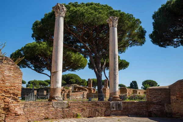 Rome Ostie Antica Italie Ruines Romaines Antiques Colonnes Avec Chapiteaux — Photo