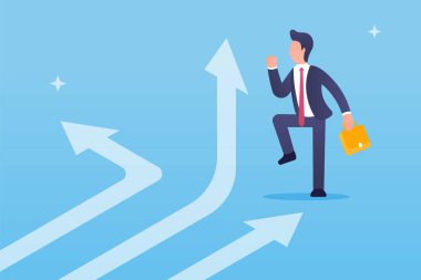 Vektör işi illüstrasyonu. Strateji ve yol seçme vektör konsepti. Takım elbiseli bir işadamı başarılı bir strateji seçimine sevinir. Serbest meslek, kariyer ve rekabet. İş başarısı.