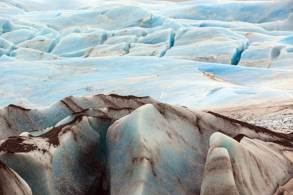 Het blauwe ijs van de Skaftafellsjokull gletsjer in IJsland — Stockfoto