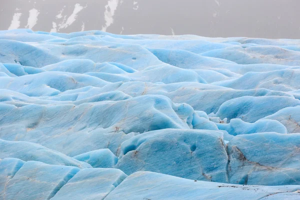 Het blauwe ijs van de Skaftafellsjokull gletsjer in IJsland — Stockfoto