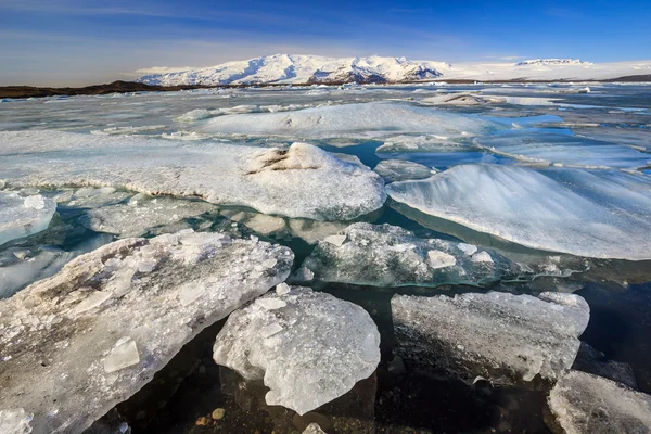 Iceberg em Jokulsarlon lagoa glacial — Fotografia de Stock