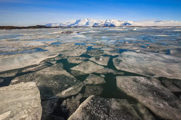 在 Jokulsarlon 冰川泻湖的冰山 — 图库照片