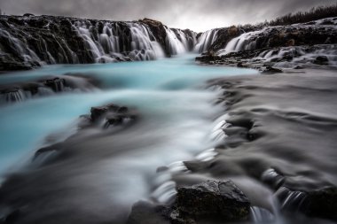 İzlanda'daki Bruarfoss şelale