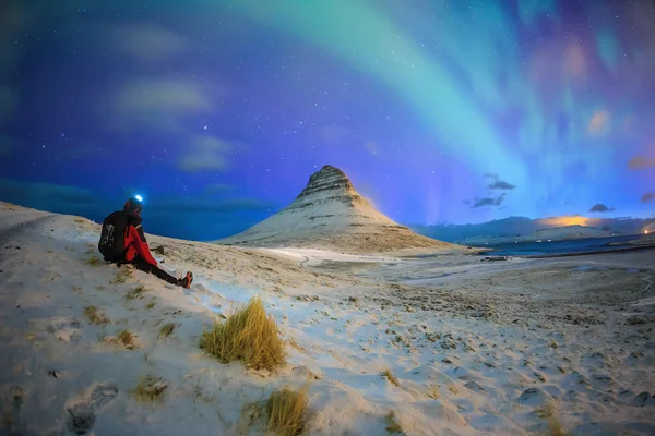 Spectacular northern lights appear over Mount Kirkjufell — Stock Photo, Image