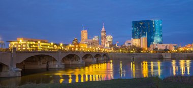 Indianapolis manzarası ve White River 