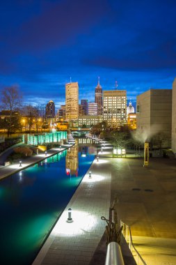 Şehir merkezindeki Indianapolis manzarası