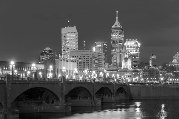 Indianapolis skyline and the White River — Stock Photo, Image
