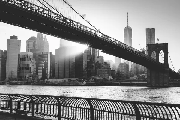 Brooklyn Bridge bei Sonnenuntergang — Stockfoto