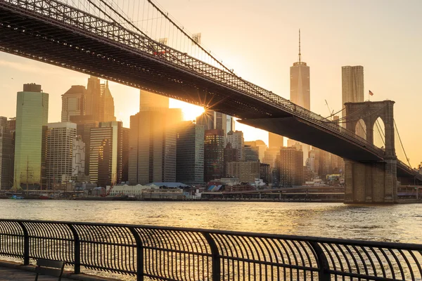 Brooklyn bridge at sunset — Stock Photo, Image