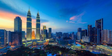 Kuala Lumper manzarası alacakaranlıkta