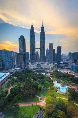 Kuala Lumper manzarası alacakaranlıkta